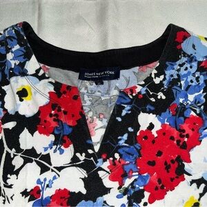 Jones New York V Neck 3/4 Sleeve Black Floral Tee Shirt‎ Size 2X